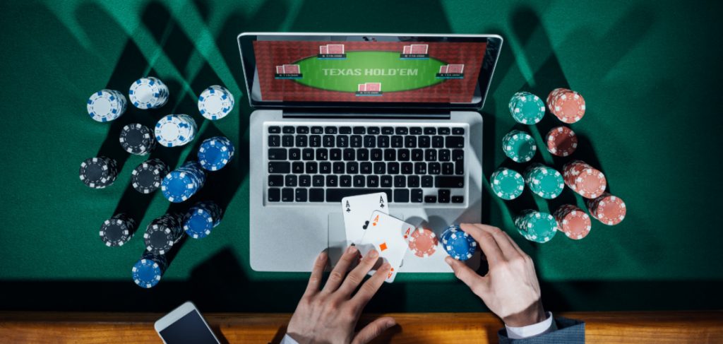 the difference between online and offline poker